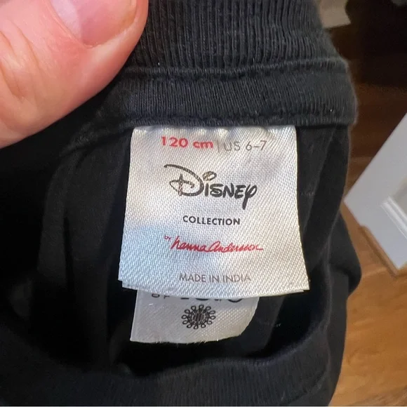 Hanna Andersson Disney Collection shirt and shorts - Picture 3 of 4